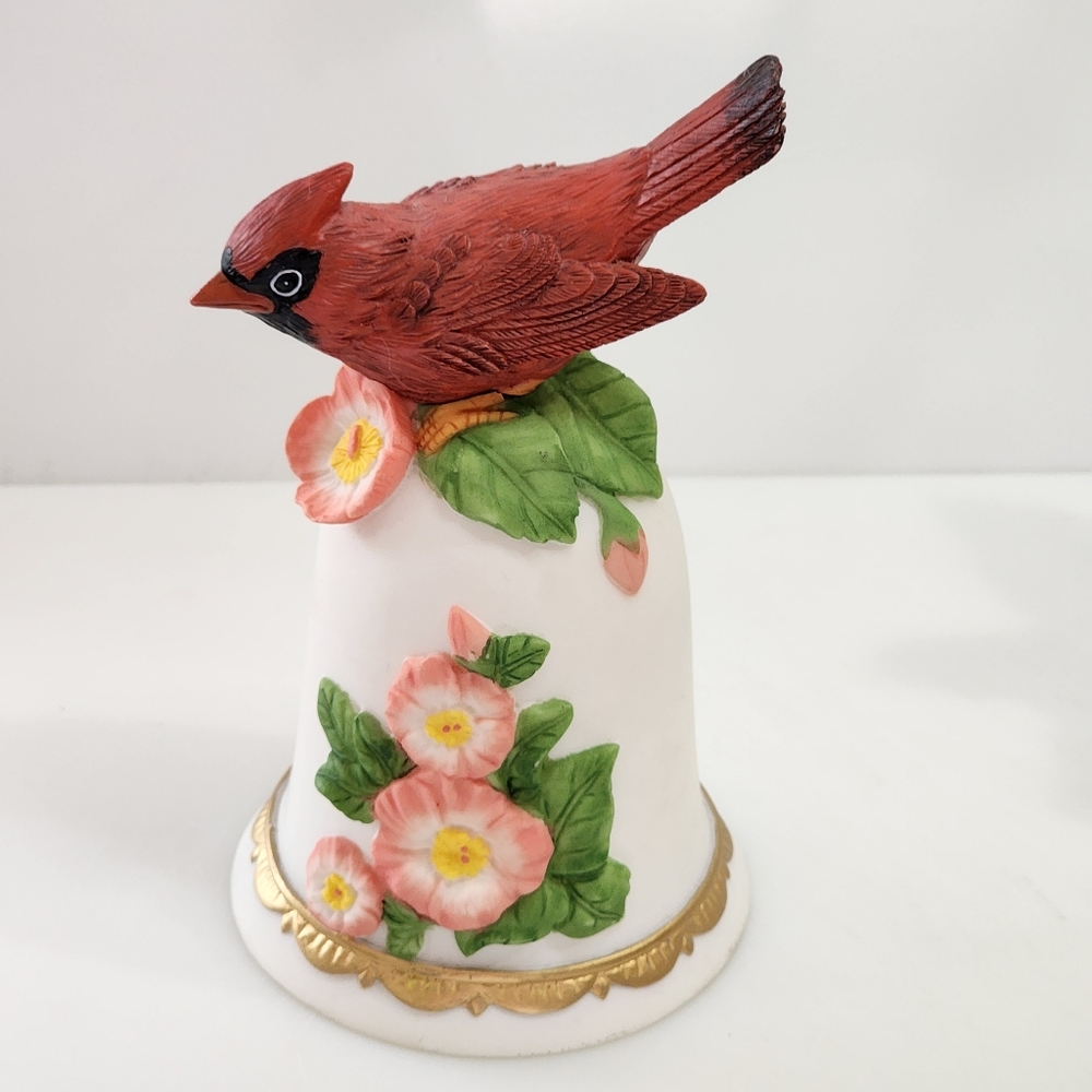 Set of 2 Ceramic Figurines of Cardinal Birds On Flared Bases 6x 3.5 inch - Picture 11 of 13